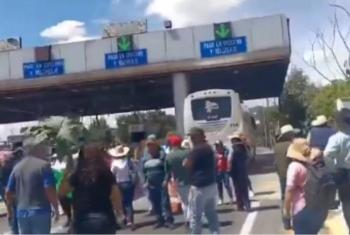 Agricultores de Teotihuac&aacute;n bloquean la autopista M&eacute;xico-Pir&aacute;mides en Ecatepec