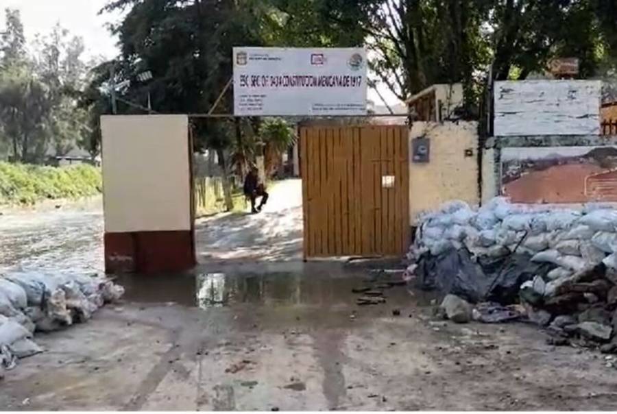 Secundaria de Naucalpan en alerta ante aumento de nivel de Río Verde