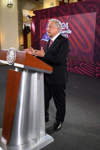 Obrador se dice orgulloso de salir adelante de campa&ntilde;a AMLO-narcopresidente