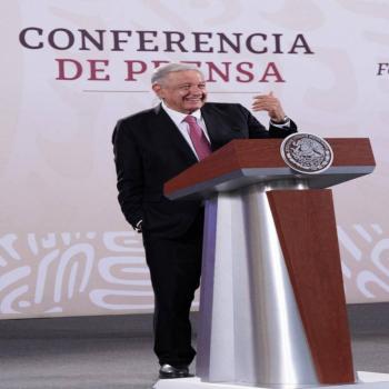 AMLO critica actitud prepotente de Rey de Espa&ntilde;a y apoya decisi&oacute;n de Sheinbaum de no invitarlo a su protesta