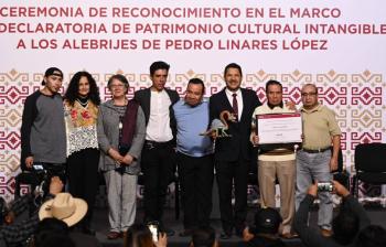 Batres entrega reconocimiento a Familia Linares, creadora de los alebrijes, Patrimonio Cultural de la CDMX