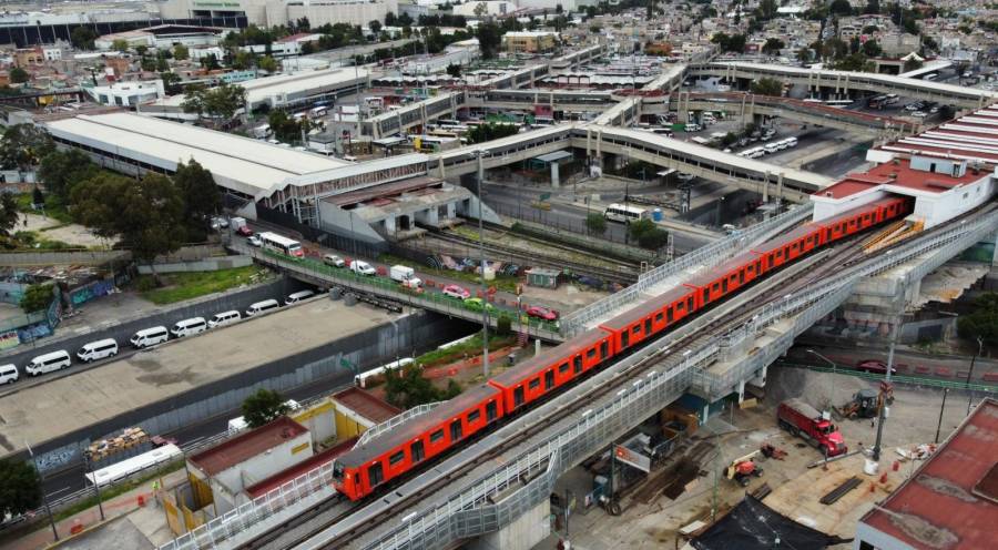 Lluvias en CDMX provocan marcha lenta en varias líneas del Metro