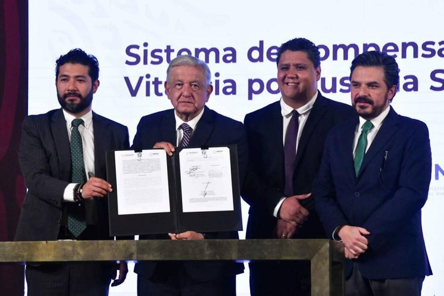AMLO firma el Sistema de Compensación Vitalicia para extrabajadores del SME