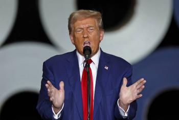 Trump amenaza con procesar a Google por mostrar solo 