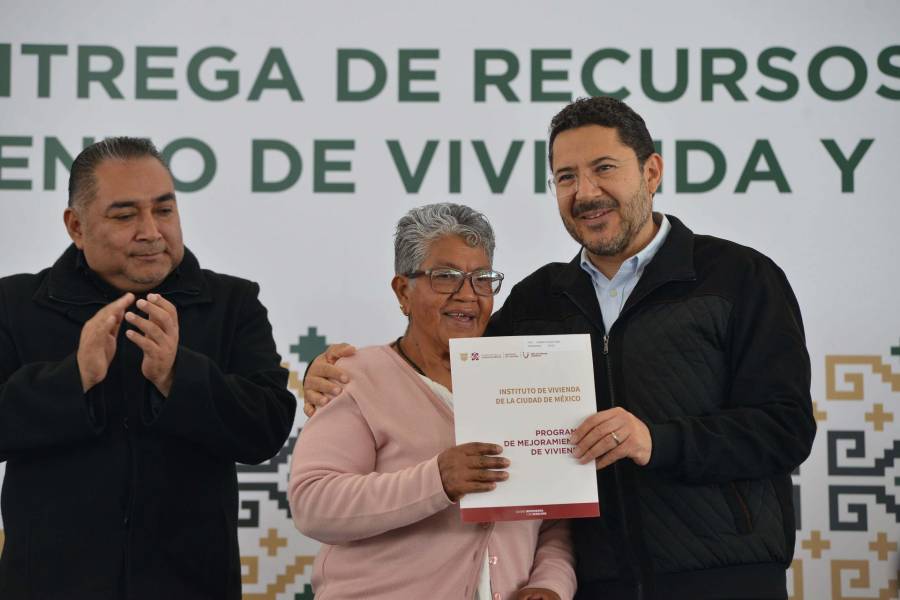 Martí Batres entrega más de tres mil créditos de mejoramiento de vivienda y escrituras en la CDMX