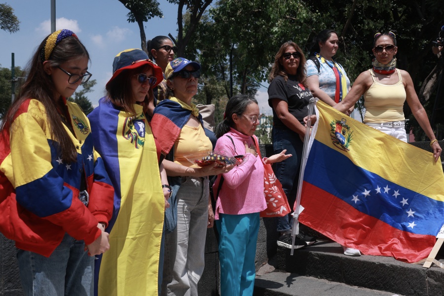 Oposición y chavismo en las calles a dos meses de cuestionada reelección de Maduro en Venezuela
