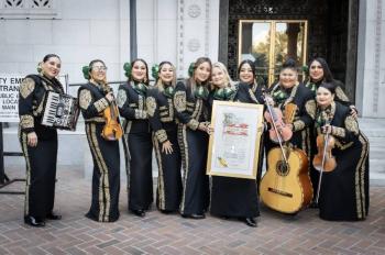 Mariachi Divas de Cindy Shea y Becky G estrenan 