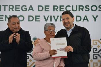 Mart&iacute; Batres entrega m&aacute;s de tres mil cr&eacute;ditos de mejoramiento de vivienda y escrituras en la CDMX