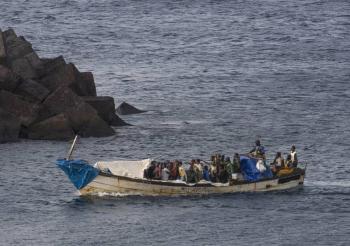 Decenas de desaparecidos y nueve muertos en un naufragio en una embarcaci&oacute;n con migrantes en Canarias