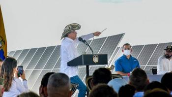 En Colombia debe eliminarse la intermediaci&oacute;n en el mercado de la energ&iacute;a el&eacute;ctrica, advierte Petro