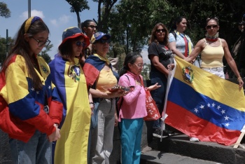 Oposici&oacute;n y chavismo en las calles a dos meses de cuestionada reelecci&oacute;n de Maduro en Venezuela