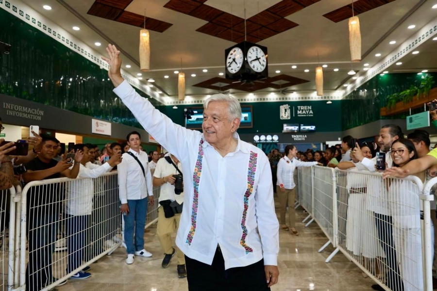 “Agradezco al pueblo de México que nos dio la oportunidad de servir”: AMLO en su último acto
