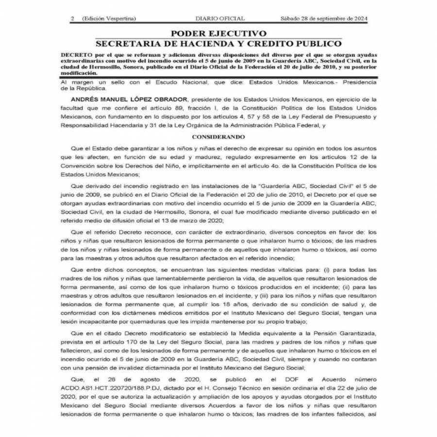 A dos días de irse, AMLO da pensión vitalicia a víctimas de incendio en Guardería ABC