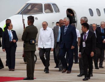 Miguel D&iacute;az-Canel, presidente de Cuba, llega a M&eacute;xico para la toma de protesta de Claudia Sheinbaum