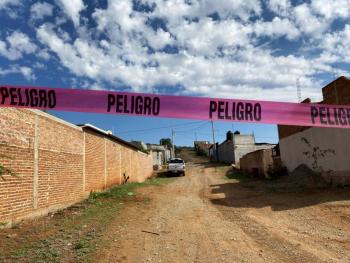 Guardia Nacional y Ej&eacute;rcito aseguran arsenal y equipo t&aacute;ctico en Pitiquito, Sonora