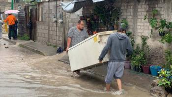 Hurac&aacute;n John deja estragos en Acapulco: 15 muertos y calles llenas de lodo y escombros