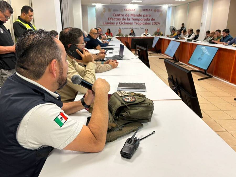 Instalan comando operativo para proteger la salud de damnificados por huracán 'John'