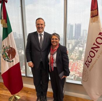 Marcelo Ebrard formaliza su entrada a la Secretar&iacute;a de Econom&iacute;a bajo el liderazgo de Claudia Sheinbaum