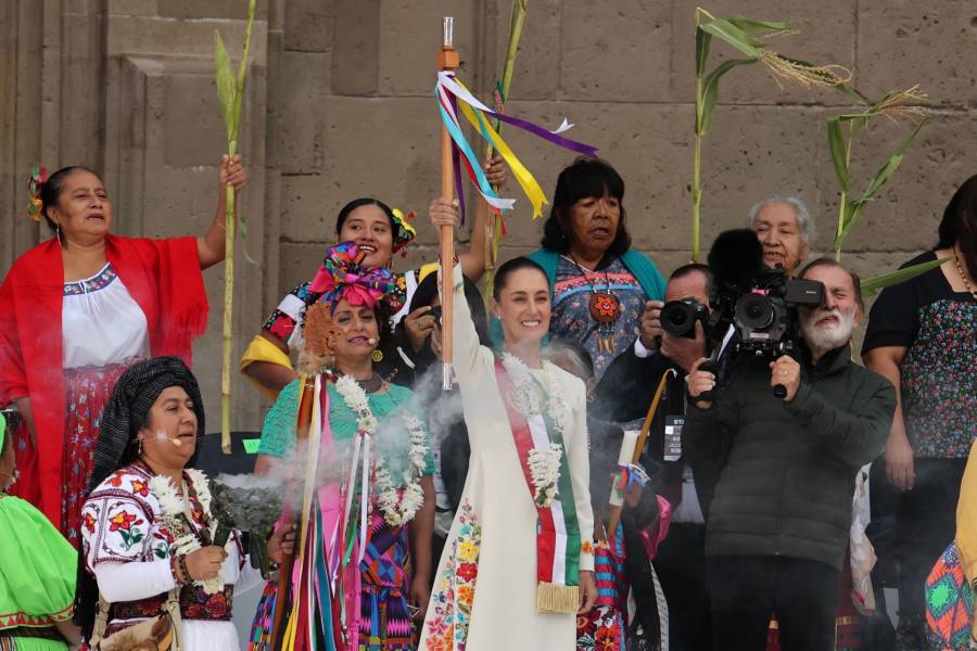 En ceremonia, Sheinbaum recibe bastón de mando
