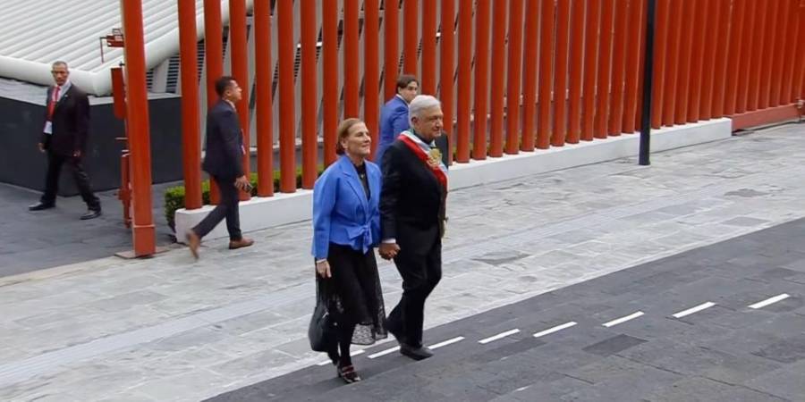 AMLO llega al congreso para entregar la banda presidencial a Claudia Sheinbaum
