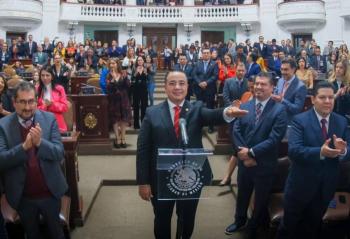 Janecarlo Lozano toma protesta como alcalde en Gustavo A Madero