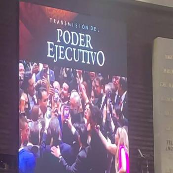 AMLO evita saludar a ministra Pi&ntilde;a; da beso en mano a diputada Ifigenia