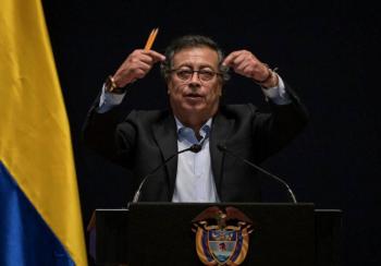 Promueve Petro transici&oacute;n energ&eacute;tica y critica desigualdad en conferencia en M&eacute;xico