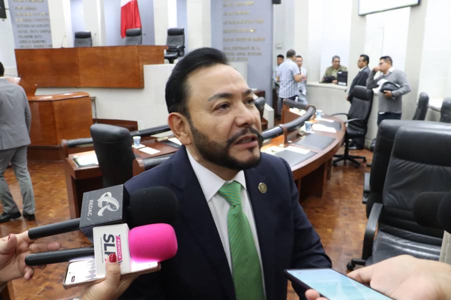Jucopo pide que se retiren las vallas afuera del Congreso SLP