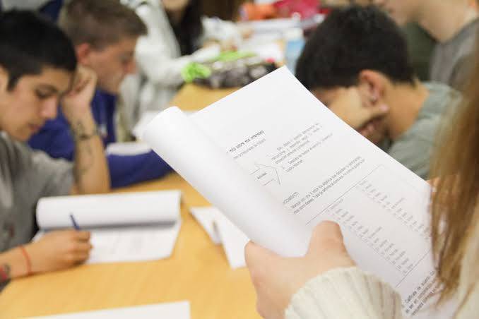 Becan a estudiante que venció al gobernador de Antioquia en reto matemático