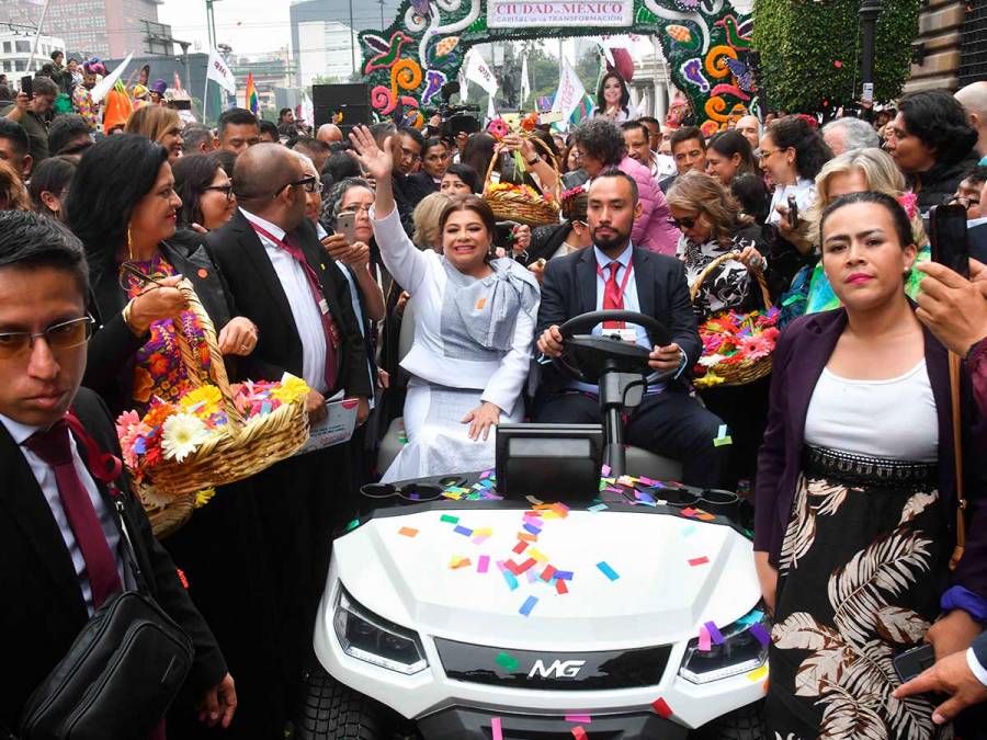 Clara Brugada culmina su toma de protesta con la 