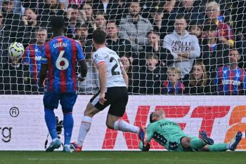 Liverpool se va al par&oacute;n como l&iacute;der, Manchester City y Arsenal remontan