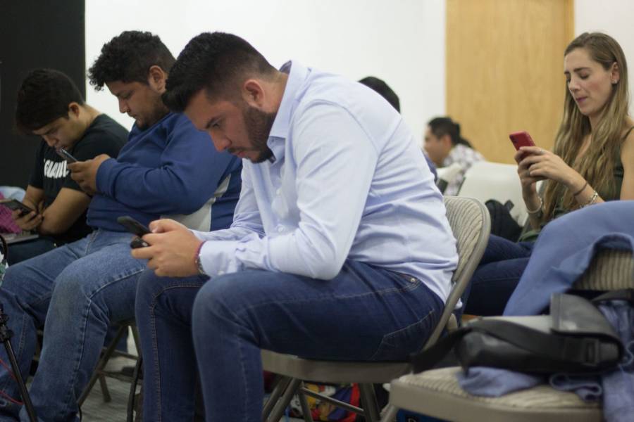 Nomofobia afecta al 47% de los mexicanos :Ansiedad por descomxón