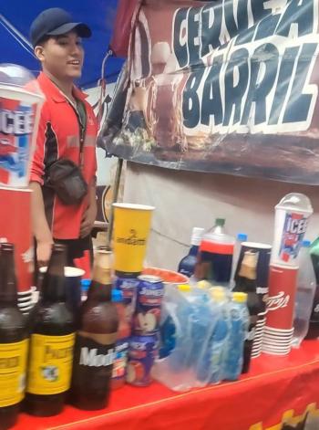 Cheler&iacute;as en tianguis de San Juan se imponen a ley que las prohibe