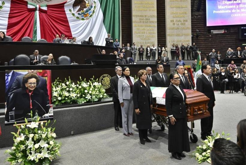 Ifigenia Martínez recibe homenaje de cuerpo presente del Congreso; asiste Delfina Gómez