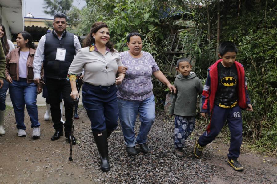 Clara Brugada visita zonas afectadas en Xochimilco tras fuertes lluvias