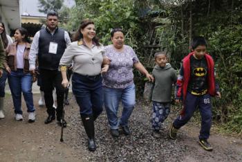 Clara Brugada visita zonas afectadas en Xochimilco tras fuertes lluvias