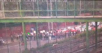 Estudiantes bloquean Calzada de Tlalpan en demanda de mayor presupuesto para la Escuela Superior de M&uacute;sica
