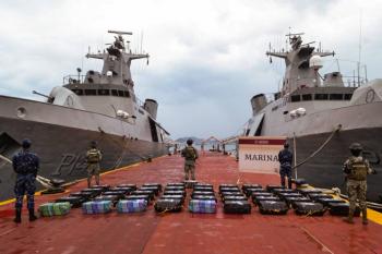 Marina confiesa 3.2 toneladas de coca&iacute;na y arresta siete personas frente a las costas de Colima