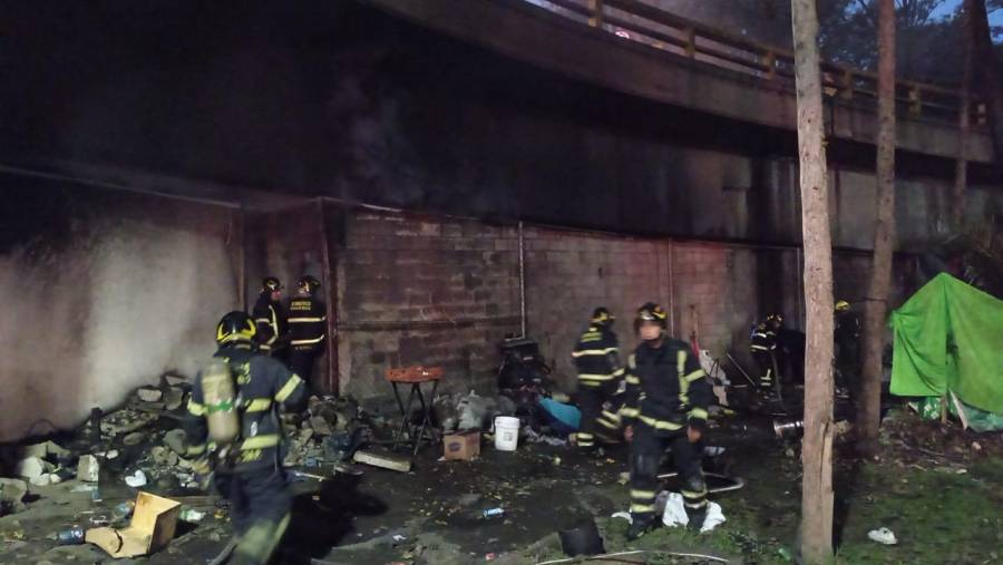 Bomberos atienden incendio en la colonia Granada, alcaldía Miguel Hidalgo