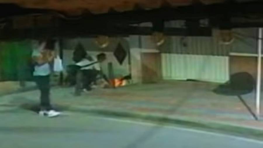 Indignación en Mesitas del Colegio por intento de incendio a habitante de calle