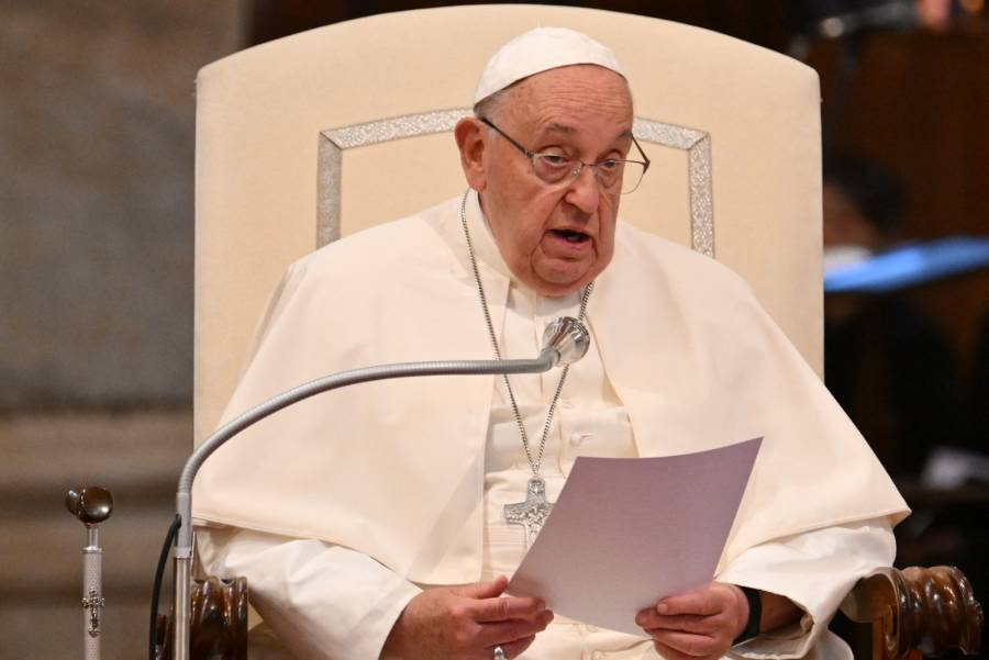 El papa critica el 