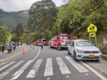 Tr&aacute;gico accidente en Cundinamarca deja seis muertos y 22 heridos
