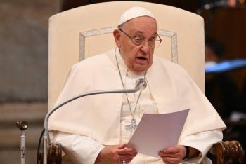 El papa critica el 