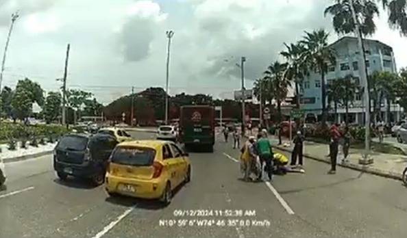Muere joven embarazada al caer de un bus en movimiento en Barranquilla