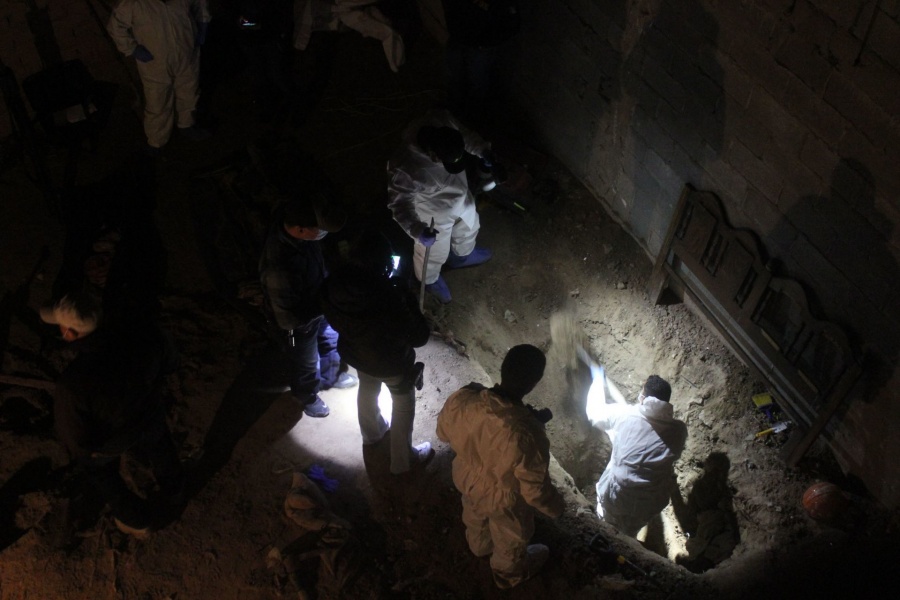 Confirman identidad de dos cuerpos encontrados en fosas clandestinas en Chihuahua