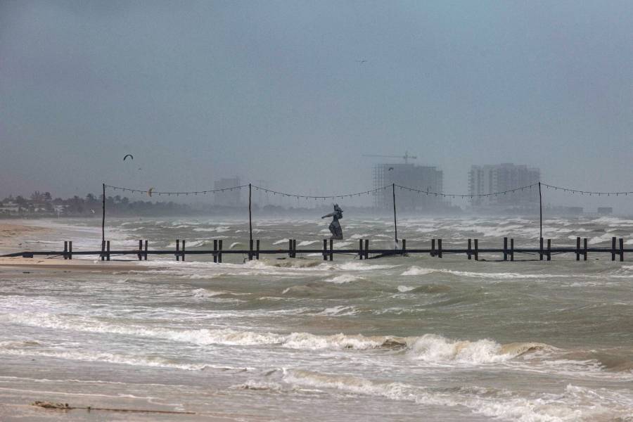 Rescatan en M&eacute;xico a cuatro pescadores que sobrevivieron al paso de Milton