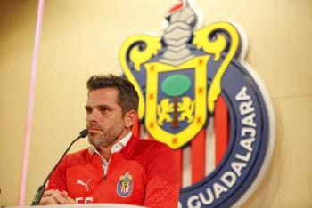 Chivas de Guadalajara anuncia la salida de Fernando Gago como director t&eacute;cnico