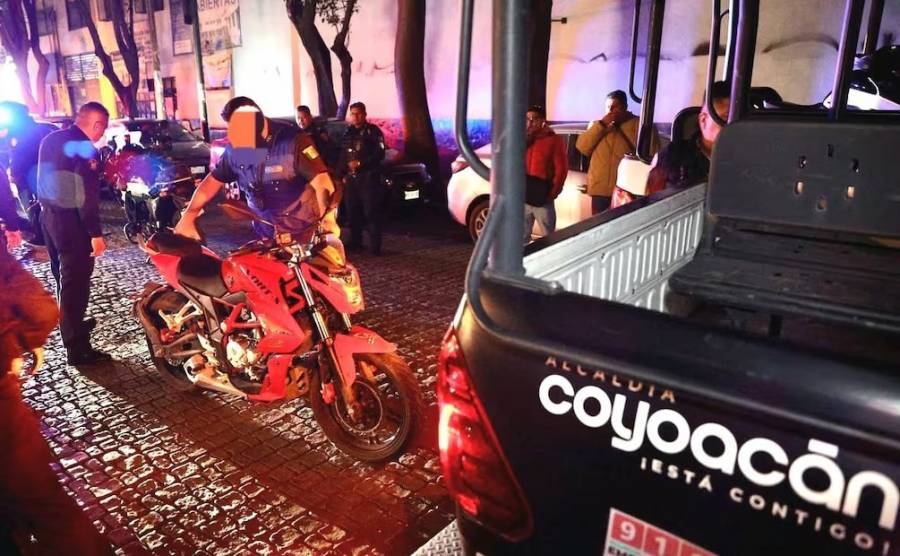 Alcaldía Coyoacán retira motocicletas que obstruían pasos peatonales en el centro histórico
