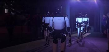 Tesla presenta robots humanoides con capacidad para realizar tareas dom&eacute;sticas y m&aacute;s