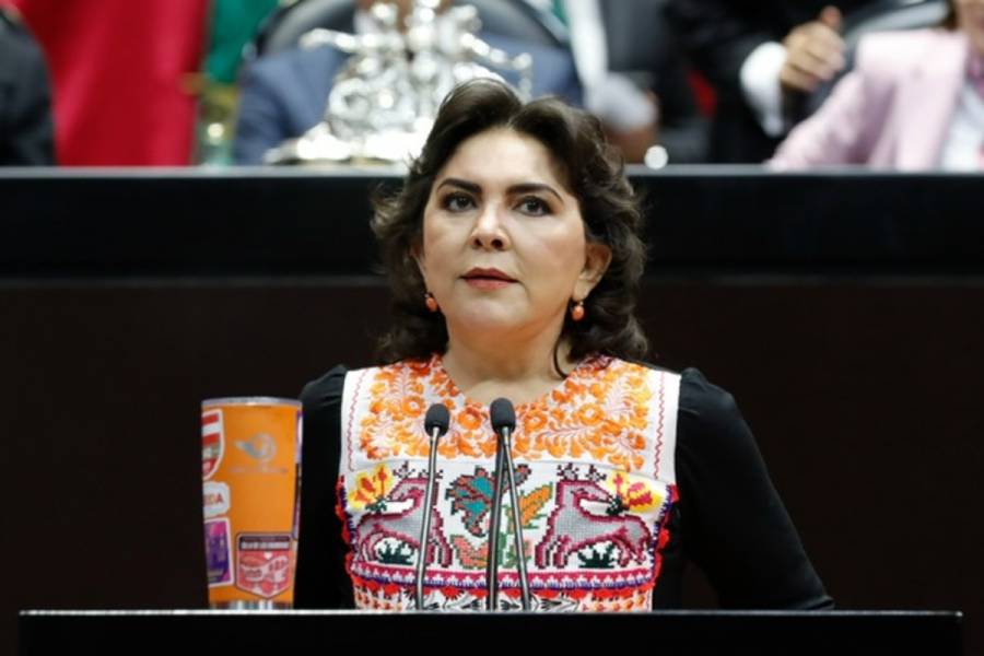 Impulsan reforma para incluir en la Constitución el término “Presidenta”